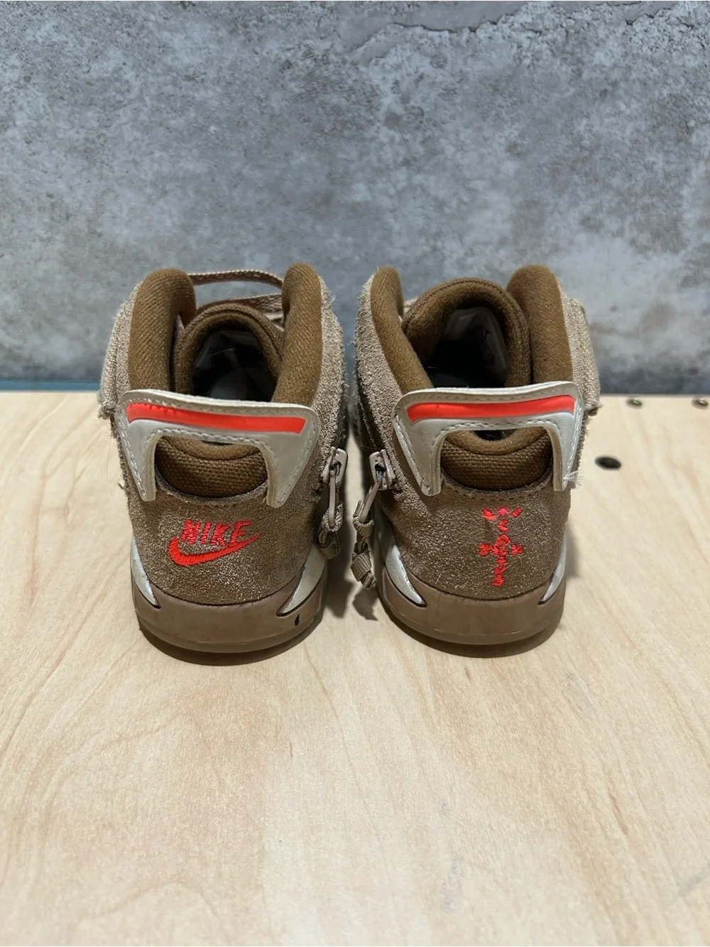 toddler-sized Air Jordan 6 Retro Travis Scott British Khaki sneakers size 9c